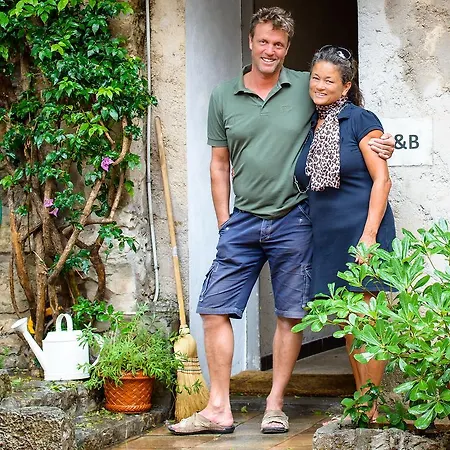 לינה וארוחת בוקר La Cle De La Porte אנטיב