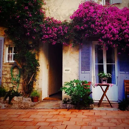 La Cle De La Porte Bed & Breakfast