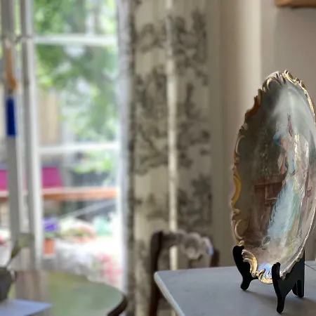 La Cle De La Porte Bed & Breakfast 3*