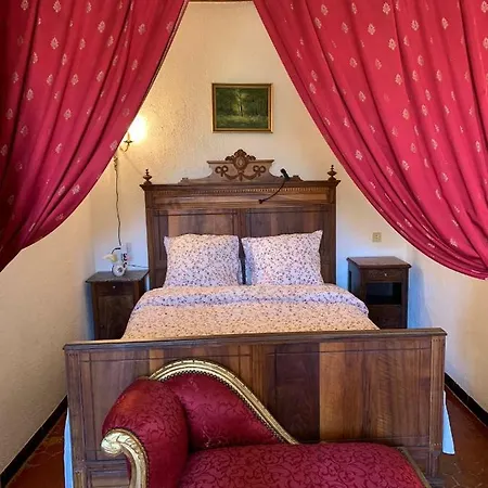 La Cle De La Porte Bed & Breakfast 3*